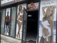 Receptionera- coafeza, domnisoara la aplicat gene